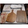 Image 2 : DESIGNER THROW PILLOWS LINENS AND TWO CHEESE BOARDS