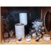 Image 1 : SHELF LOT OF DECORATIVE DECOR