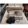 Image 2 : SINGER SEWING MACHINE