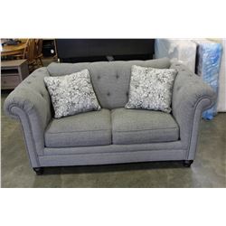 ASHLEY LOVESEAT WITH 2 ACCENT CUSHIONS