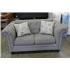 Image 1 : ASHLEY LOVESEAT WITH 2 ACCENT CUSHIONS