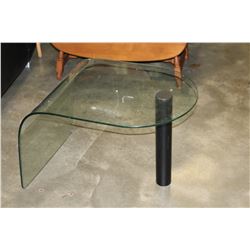 FOLDING END TABLE AND GLASS END TABLE