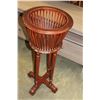 Image 1 : BASKET PLANT STAND