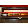 Image 2 : VINTAGE NATIONAL POOL CUE 19 OZ INC CASE