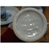 Image 2 : 8 PIECES OF PFATZSTERAFF POTTERY YORKTOWN