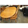 Image 2 : ROUND OAK DINING TABLE W/ LEAF AND 4 CHAIRS