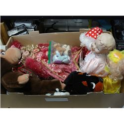 TRAY OF COLLECTIBLE DOLLS AND STUFFIES