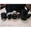 Image 2 : MINOLTA CAMERA 35MM W/ 2 LENSES AND LOWPRO BAG