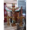 Image 1 : LOT OF WOOD CARVING AND TOTEM POLES
