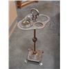 Image 5 : SHAVING STAND AND FIRE EXTINGUISHER