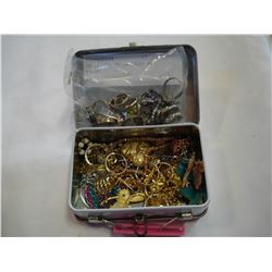 SMALL TIN OF JEWELLRY AND RINGS