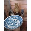 Image 1 : 3 VINTAGE EASTERN CARVINGS AND BOW