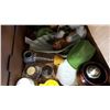 Image 3 : TOTE OF COLLECTIBLES AND BIRD FIGURE