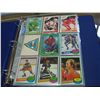 Image 2 : BINDER OF VINTAGE HOCKEY CARDS