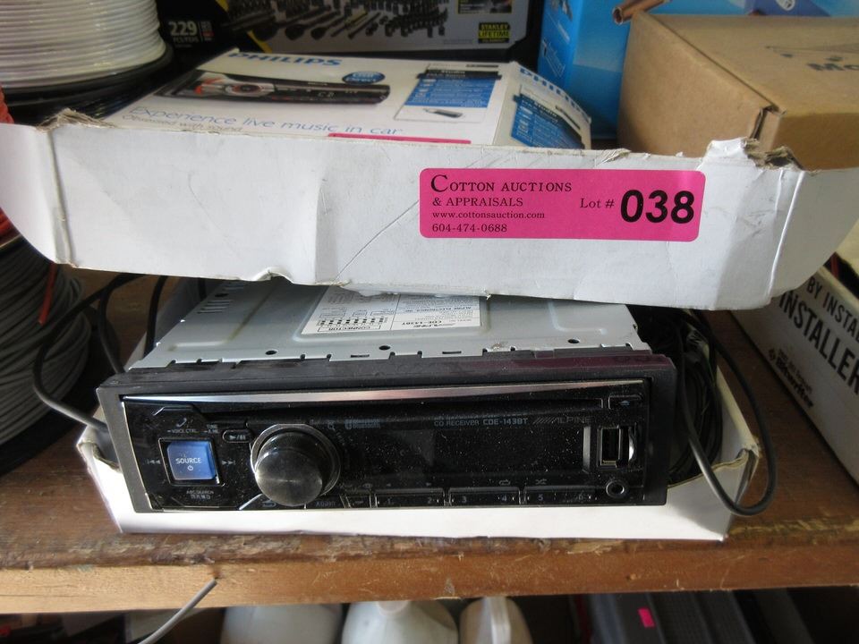 Alpine Auto Stereo Model CDE143BT