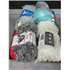 Image 1 : Flat with 10 New Skeins of YARN / Assorted