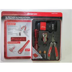 New SNAP-ON Gift set / multi tool / keychain and Flashlight in metal case