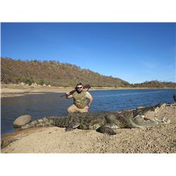 7-Day Crocodile Hunt for One Hunter and One Non-Hunter in Mozambique - Includes Trophy Fee
