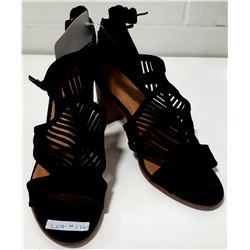 WOMENS SIZE 10 SHOES