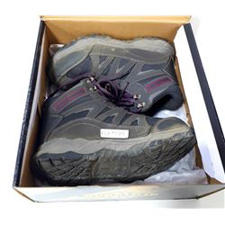 WOMENS SIZE 8 WORKLOAD ENDUROPRO WORK BOOTS