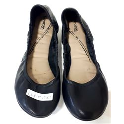 SIZE 8 WOMENS SLIP ON SHOES