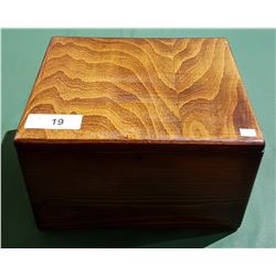 VINTAGE KEEPSAKE STORAGE BOX