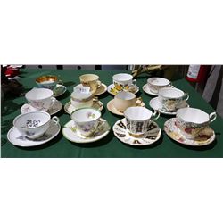 12 ENGLISH BONE CHINA TEACUPS/SAUCERS