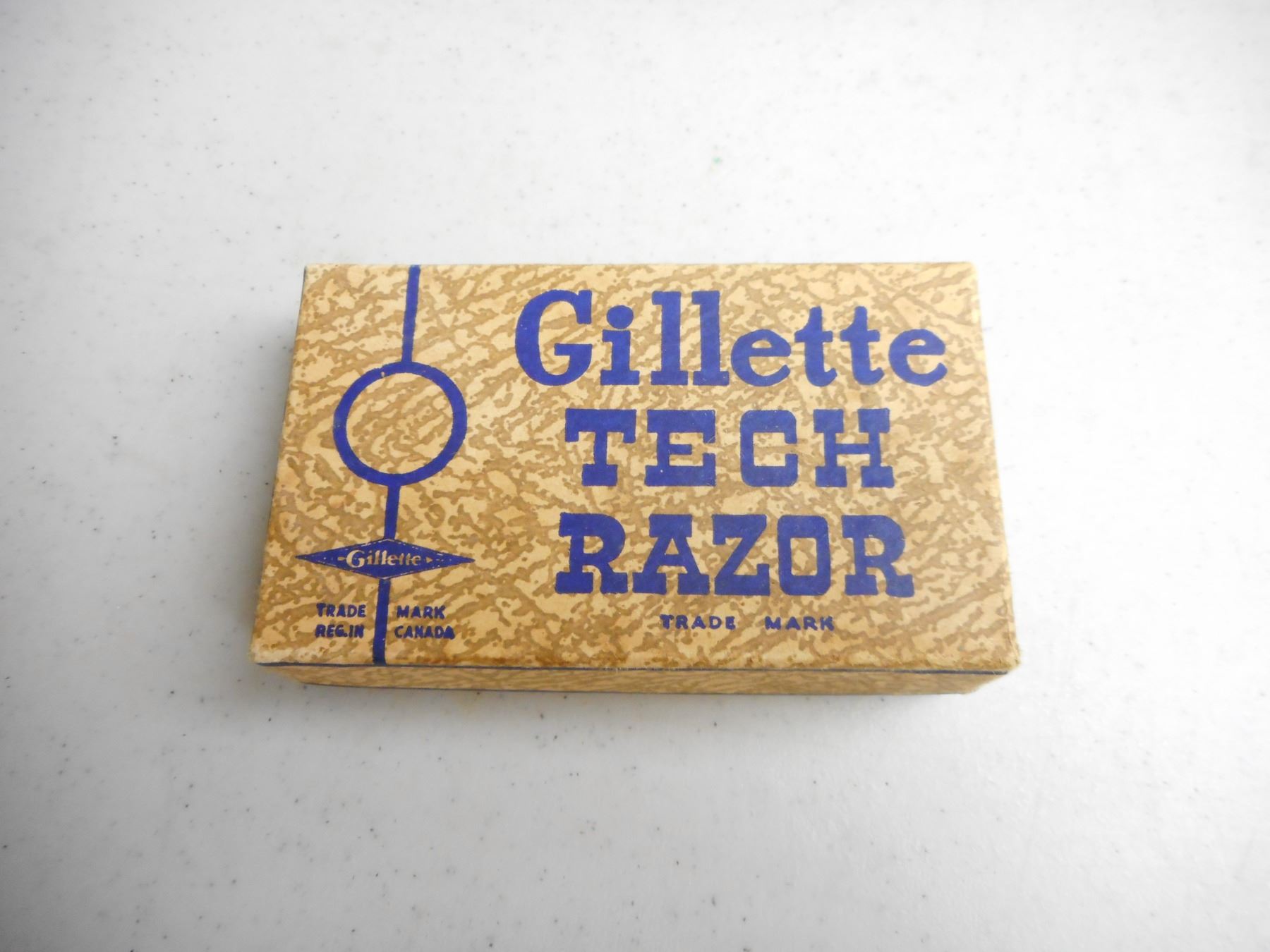 GILLETTE TECH RAZOR WITH BOX