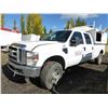 Image 1 : 2009 FORD F350 CREW CAB 4X4 TRUCK C/W 8' WHITE SERVICE BOX
