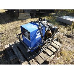 MILLER ROUGH NECK 150V GAS WELDER