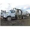 Image 2 : 2005 FREIGHTLINER FL80 GARBAGE TRUCK