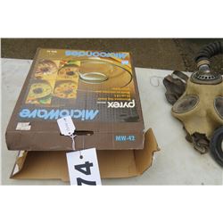 PYREX MICROWAVE RING BOWL IN ORIGINAL BOX