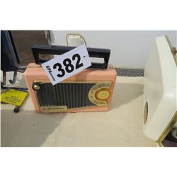 MOTOROLLA BAKELITE STYLE RADIO