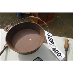 CAST IRON COOKING POT