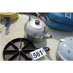 CAST SECTIONED PAN AND ALUMINUM KETTLE