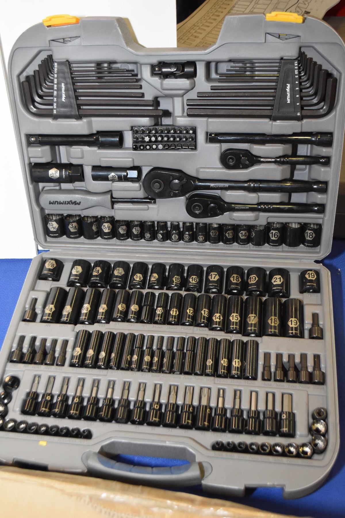 New in box Mastercraft Maximum tool kit including 1/4