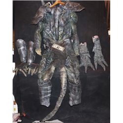 ALIEN ARMORED CREATURE SUIT COMPLETE WITH TAIL HANDS FEET AND GAUNTLETS