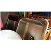 Image 2 : 2 DOUBLE STAINLESS SINK AND DELTA SINK