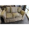 Image 2 : DECORATIVE ROLLED ARM SOFA AND LOVESEATWITH ACCENT PILLOWS