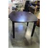 Image 1 : SQUARE MODERN DARK FINISH TABLE