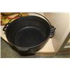 Image 2 : WAGNER CAST IRON POT
