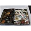 Image 1 : LOT OF COLLECTIBLE PINS AND LOT OF WOOD JEWELLRY