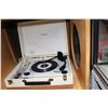 Image 2 : PORTABLE SILVERTONE RECORD PLAYER WITH EXTRA NEEDLE