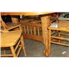 Image 2 : OAK TABLE W/ 5 CHAIRS AND 2 LEAVES