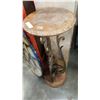 Image 1 : DECORATIVE METAL AND WOOD PLANTER STAND