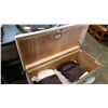 Image 2 : WHITE STORAGE TRUNK