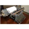 Image 2 : ANTIQUE TYPEWRITER