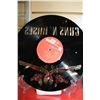 Image 2 : CUSTOM CUT RECORD GUNS AND ROSES W/ STAND