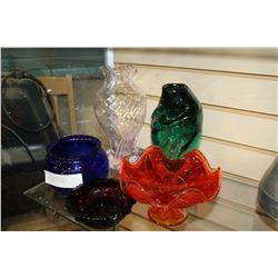 5 PIECES OF COLOURED ART GLASS - ONE SIGNED CAITHNESS