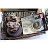 Image 3 : 2 BASKETS OF COLLECTABLES